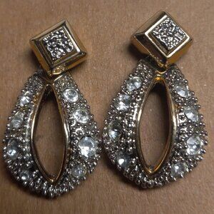 Vintage 1950s gold toned earrings.